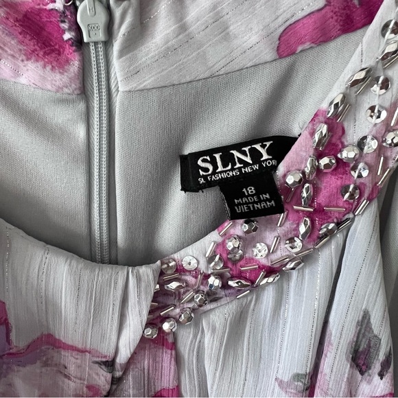 Full length beaded neck; Halter Chiffon Sleeveless Dress- Size:18 -wedding - Picture 9 of 11